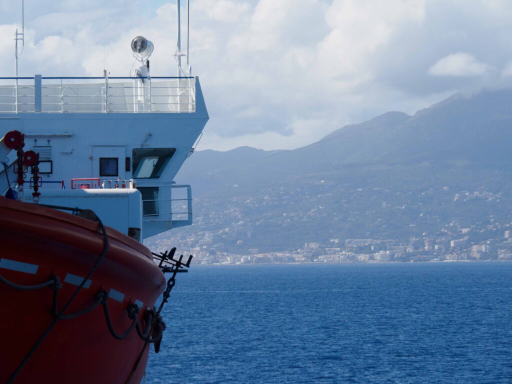 Blick von der Fähre Moby Zazà auf Bastia